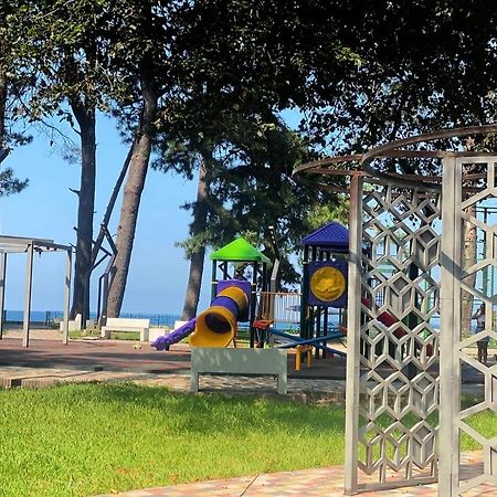 Guest House Kobuleti On Aghmashenebeli מראה חיצוני תמונה