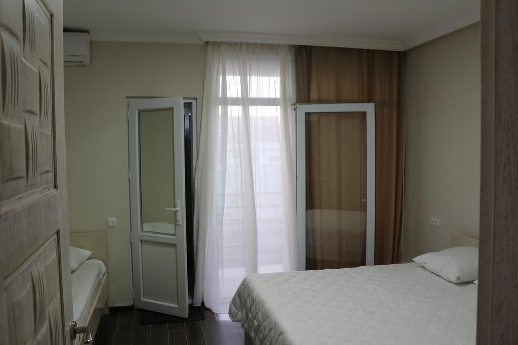 Guest House Kobuleti On Aghmashenebeli מראה חיצוני תמונה
