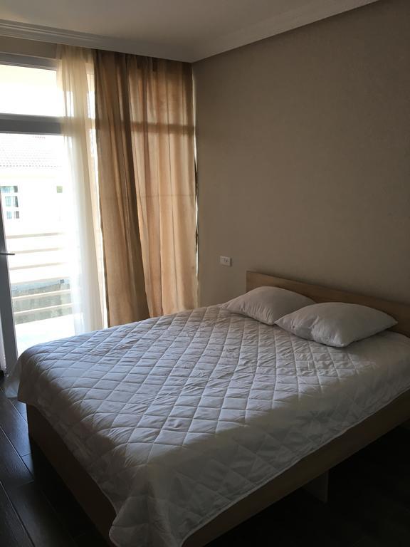 Guest House Kobuleti On Aghmashenebeli מראה חיצוני תמונה