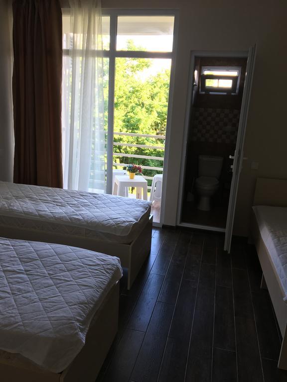 Guest House Kobuleti On Aghmashenebeli מראה חיצוני תמונה