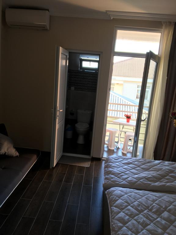 Guest House Kobuleti On Aghmashenebeli מראה חיצוני תמונה