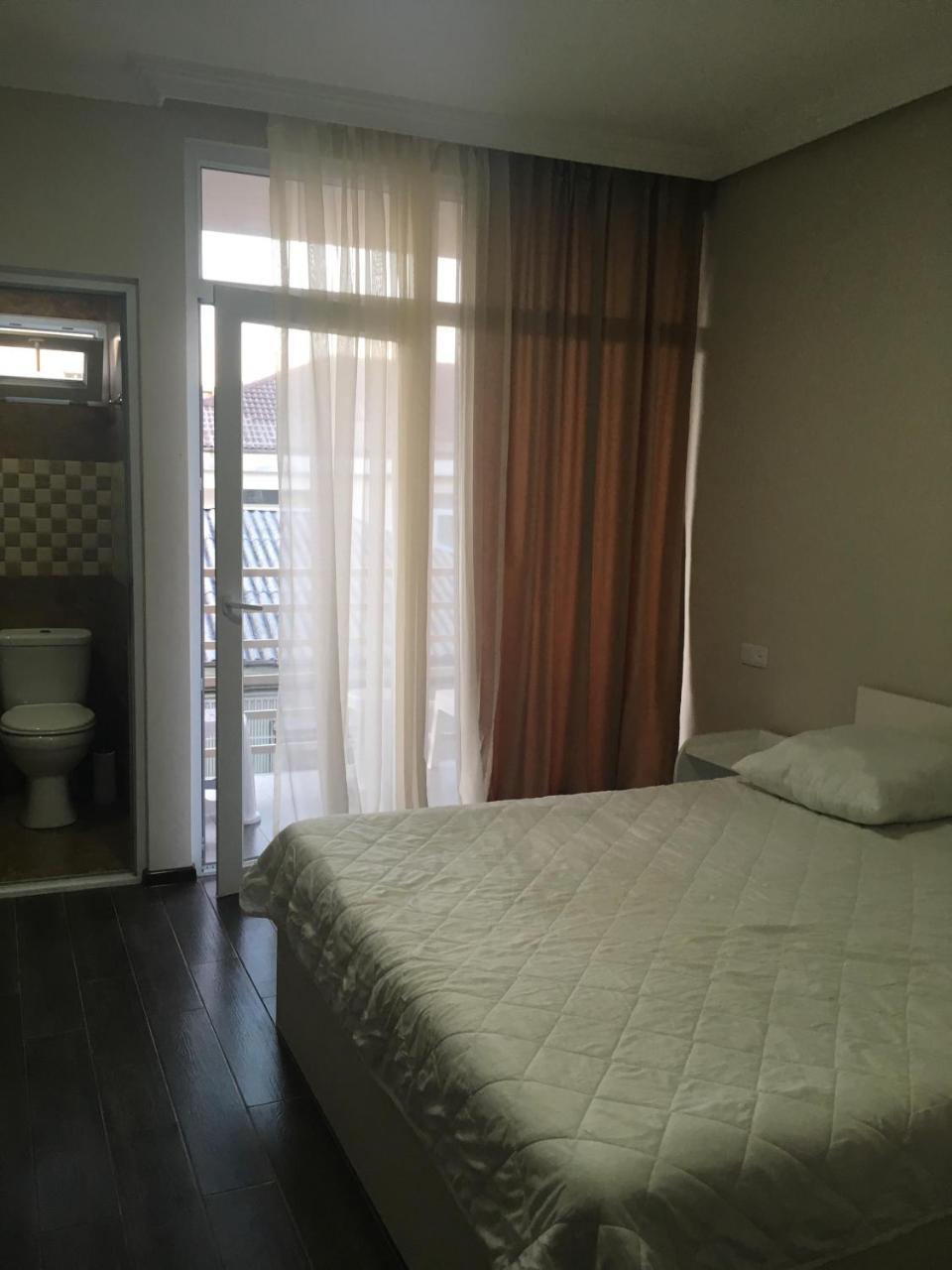 Guest House Kobuleti On Aghmashenebeli מראה חיצוני תמונה