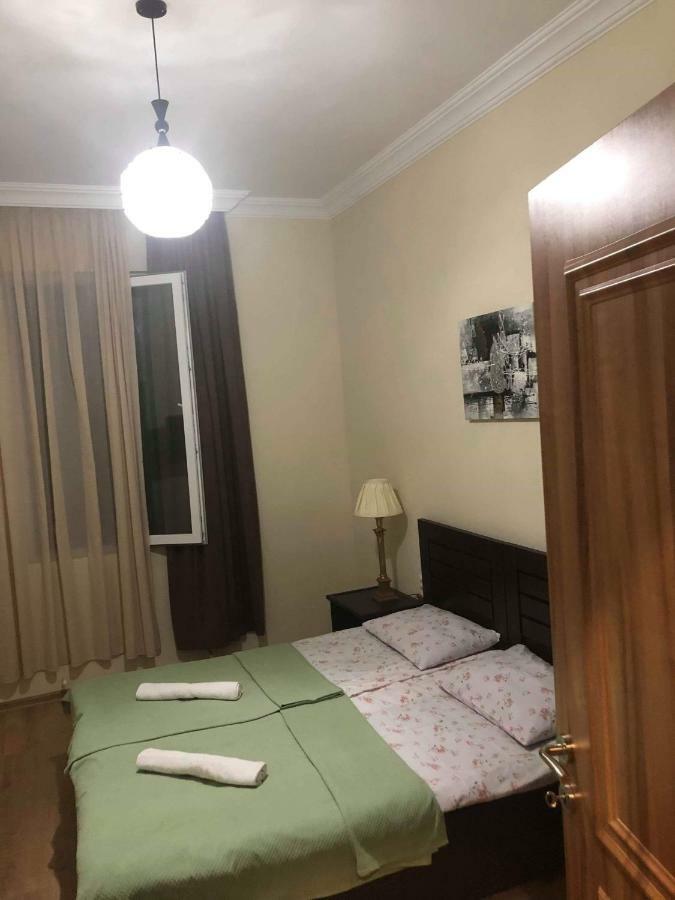 Guest House Kobuleti On Aghmashenebeli מראה חיצוני תמונה