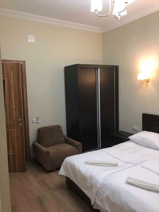 Guest House Kobuleti On Aghmashenebeli מראה חיצוני תמונה