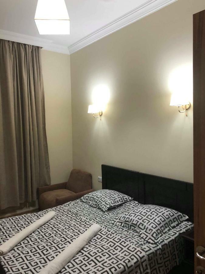 Guest House Kobuleti On Aghmashenebeli מראה חיצוני תמונה